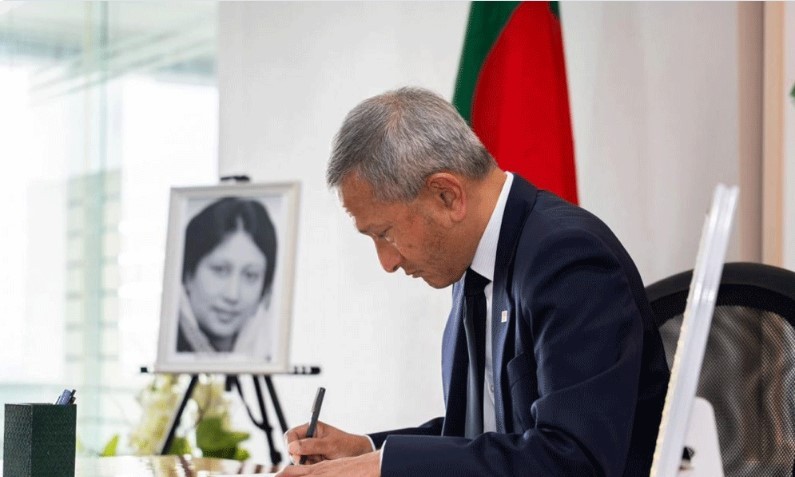 বেগম খালেদা জিয়ার প্রয়ানে শোক বইয়ে সিঙ্গাপুরের পররাষ্ট্রমন্ত্রীর সই